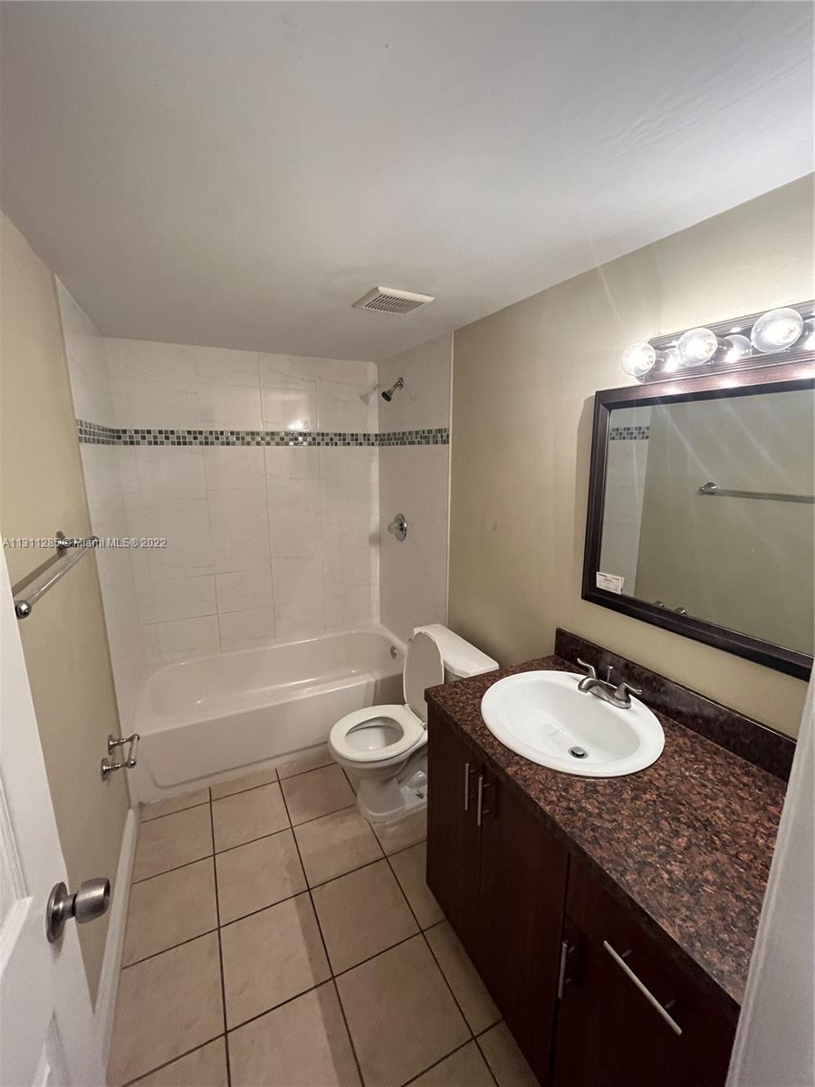 CLEAR LAKE PALMS CONDO - Residential Lease