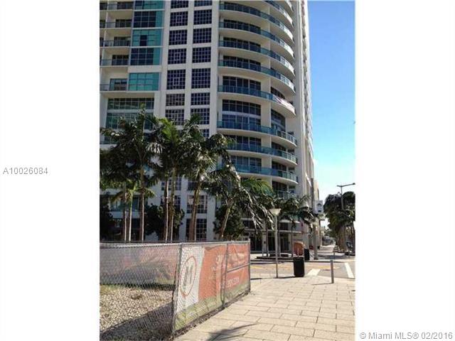 EXTRA HIGH CEILINGS OF 16' ON THIS BRIGHT AND BEAUTIFUL CORNER UNIT WITH NICE CITY VIEWS. ENJOY THE RELAXING LIFESTYLE AND CONVENIENCE OF MIDTOWN. WHERE EVERYTHING IS A FEW STEPS AWAY. UNIT OCCUPIED UNTIL 2/29/2016. PLEASE GIVE 24 HOUR NOTICE.