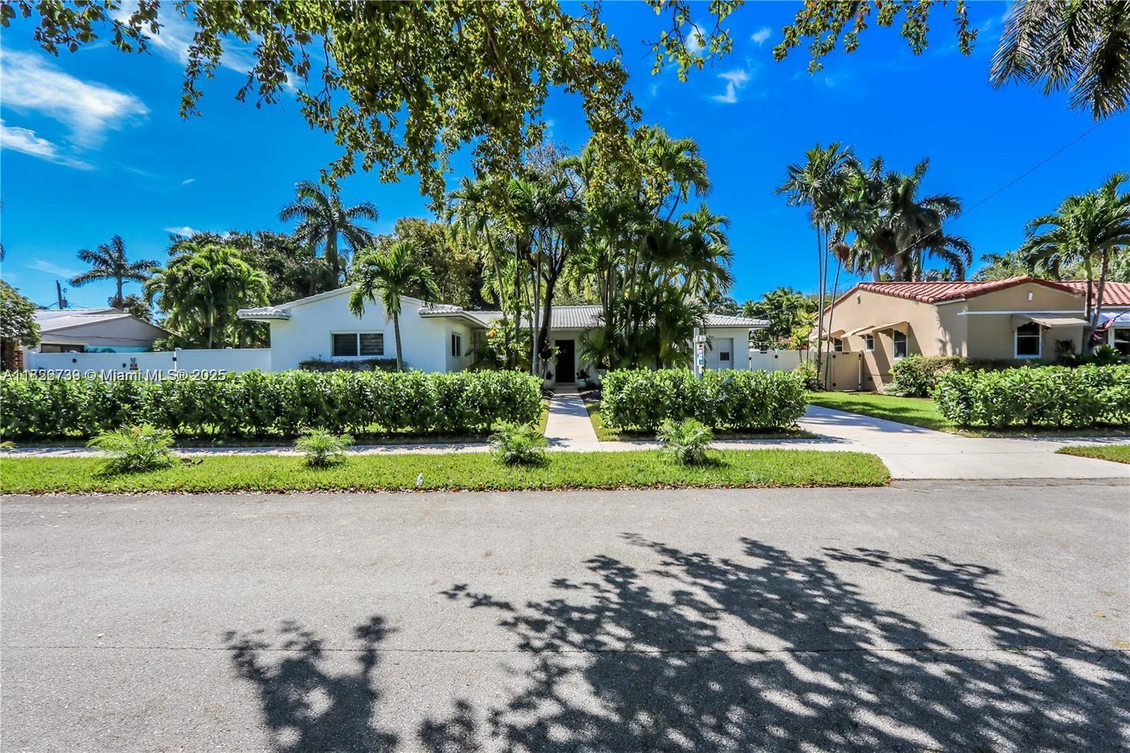 1338 Jackson St, Hollywood, Broward County, Florida - 2 Bedrooms  
2 Bathrooms - 