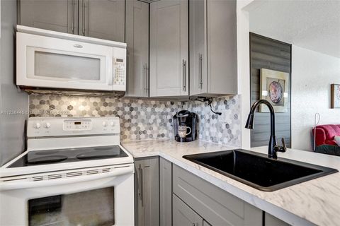A home in Lauderdale Lakes