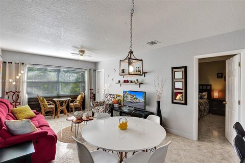 A home in Lauderdale Lakes