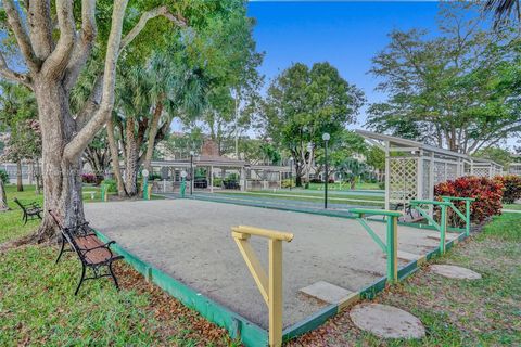 A home in Lauderdale Lakes