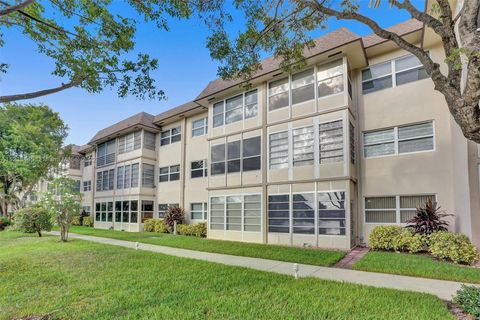 A home in Lauderdale Lakes
