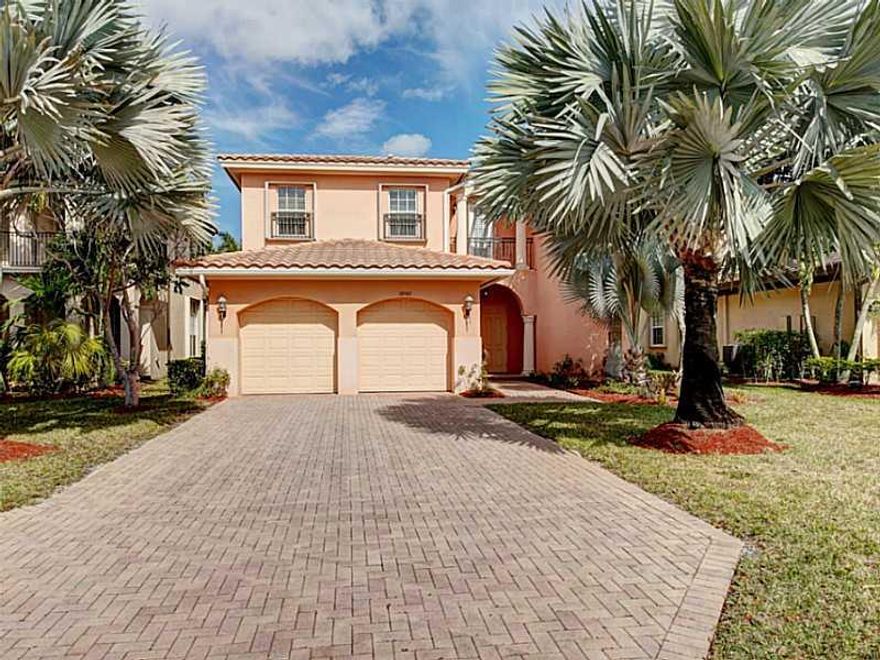 5 BED 4 BATH,POOL& SPA.18X18 TILE IN ALL LVG AREAS,VOLUME 24' CEILINGS IN LVG ROOM,CROWN MOLDING IN ALL LVG AREA'S, WROUGHT IRON STAIR RAIL.GOURMET CHEFS KITCHEN WITH 42" UPPER WOOD CABINETS,GRANITE COUNTER TOPS &BACKSPLASH,DBL DOOR REFRIGERATOR,GLASS TOP  STOVE WITH MICROWAVE&ISLAND KITCHEN AREA.M.BATH WITH SEPARATE VANITY SINK AREA'S, FRAMELESS SHOWER ENCLOSURE  SEPARATE JACUZZI TUB.MASTER BED WITH COFFERED CEILINGS FRENCH DOORS THAT OPEN TO COVERD BALCONY.ACCORDION SHUTTERS. 40 FOOT SCREENED IN PATIO.
