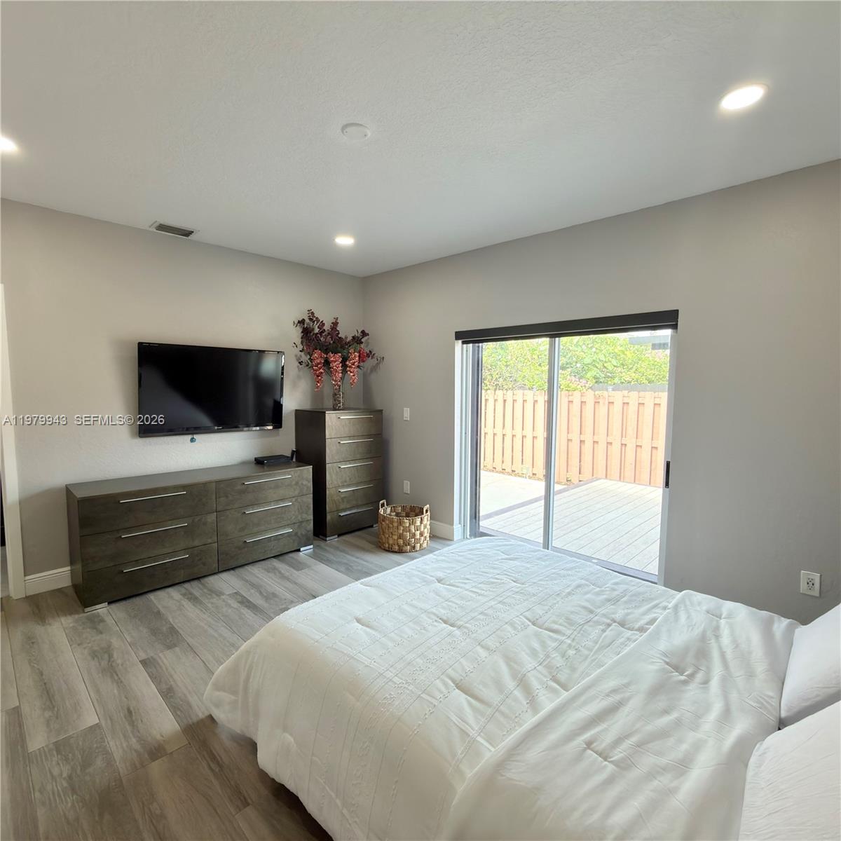 FLORIDA TROPICAL ESTATES - Residential