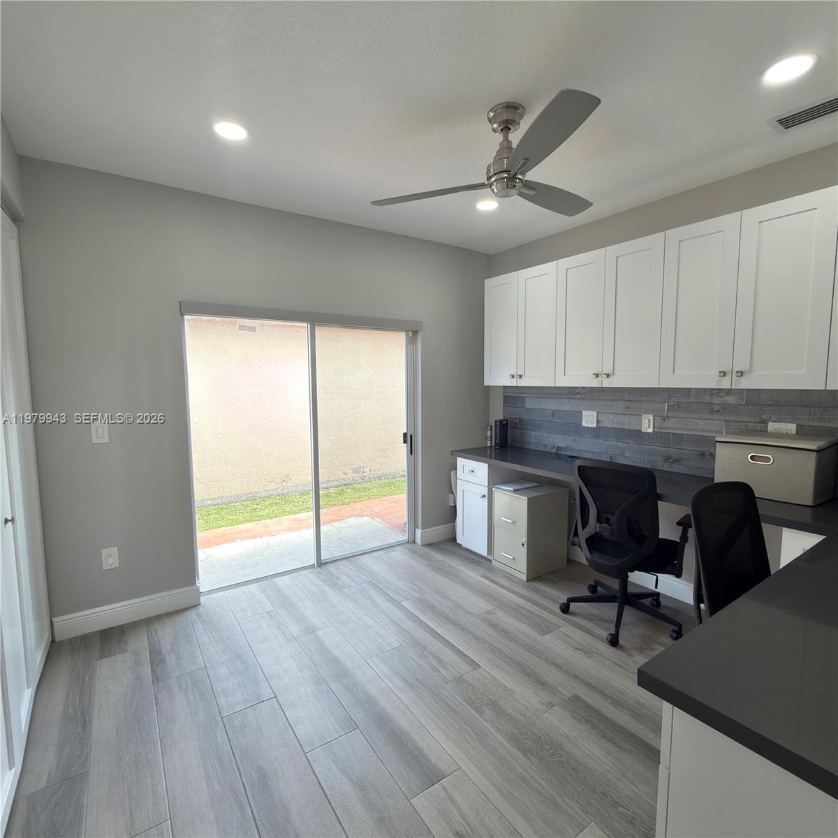 FLORIDA TROPICAL ESTATES - Residential