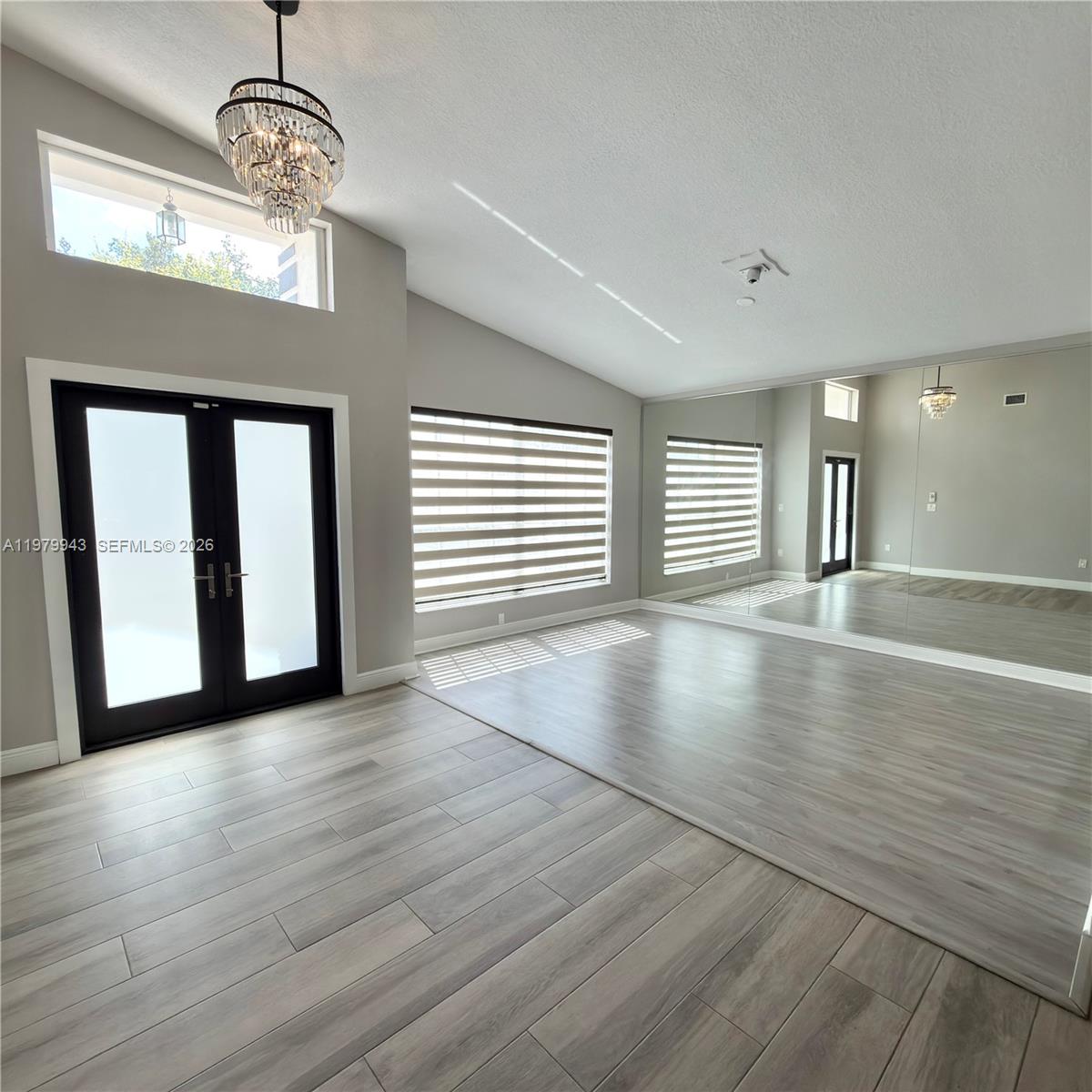 FLORIDA TROPICAL ESTATES - Residential