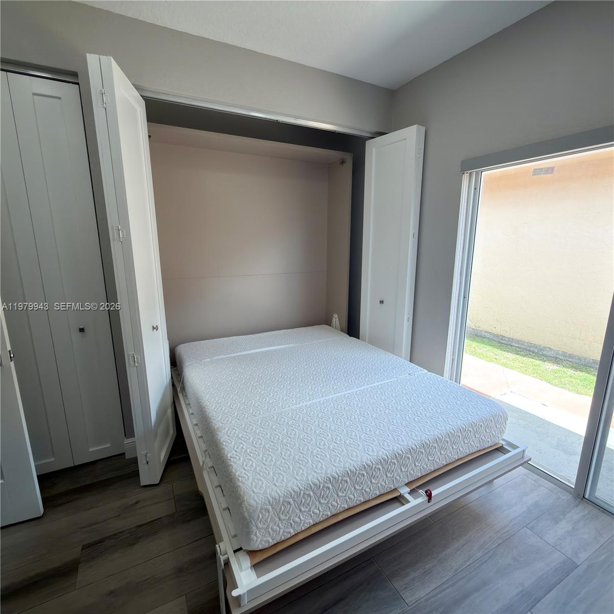 FLORIDA TROPICAL ESTATES - Residential