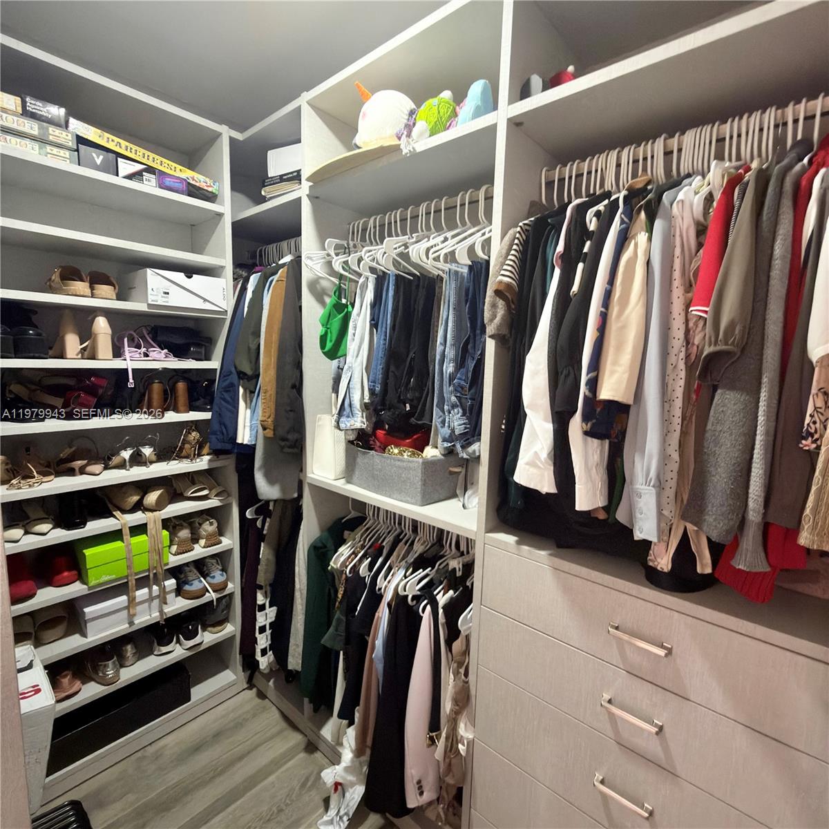 FLORIDA TROPICAL ESTATES - Residential