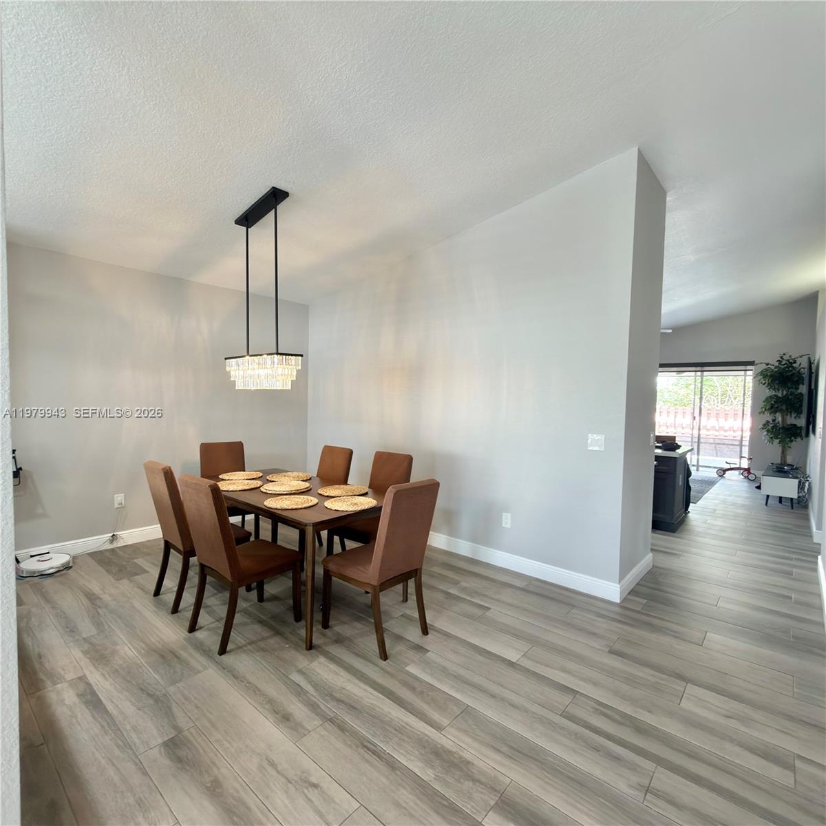 FLORIDA TROPICAL ESTATES - Residential