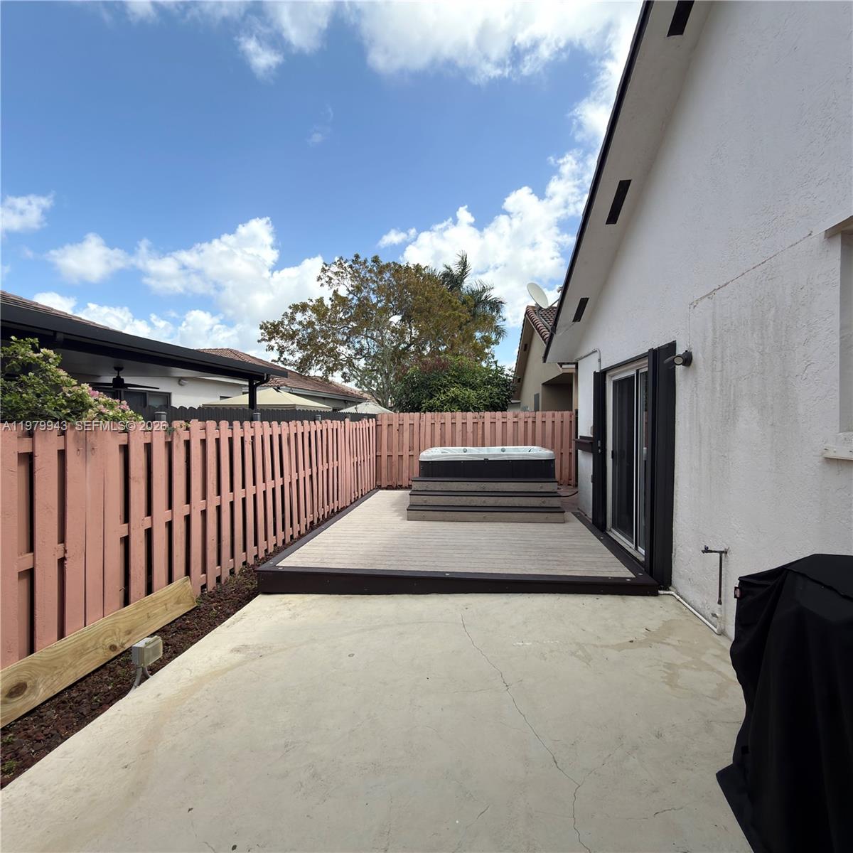 FLORIDA TROPICAL ESTATES - Residential