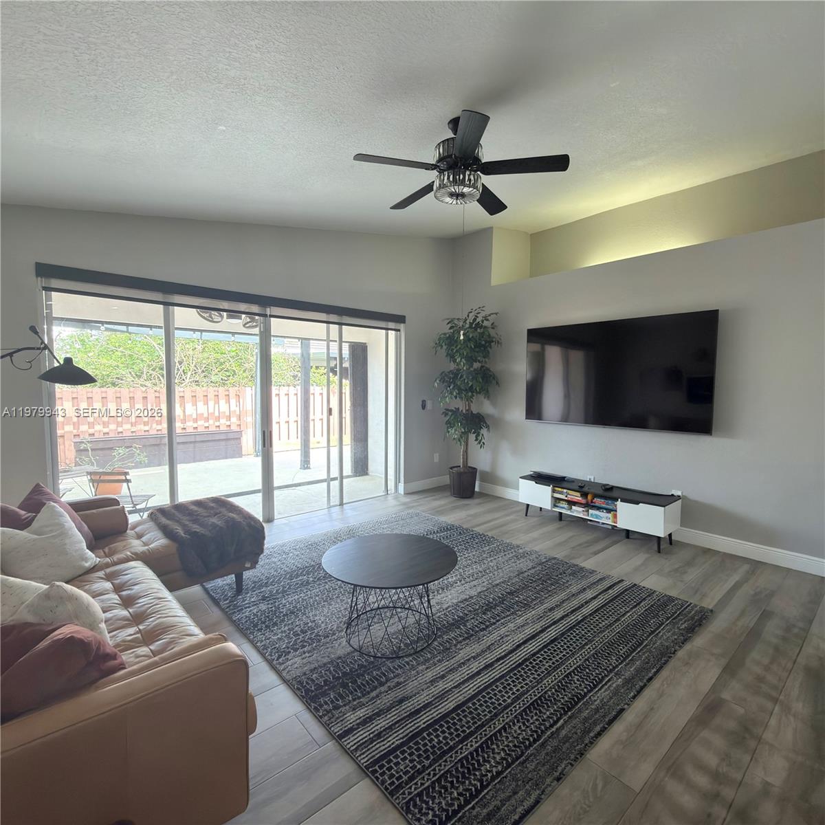 FLORIDA TROPICAL ESTATES - Residential