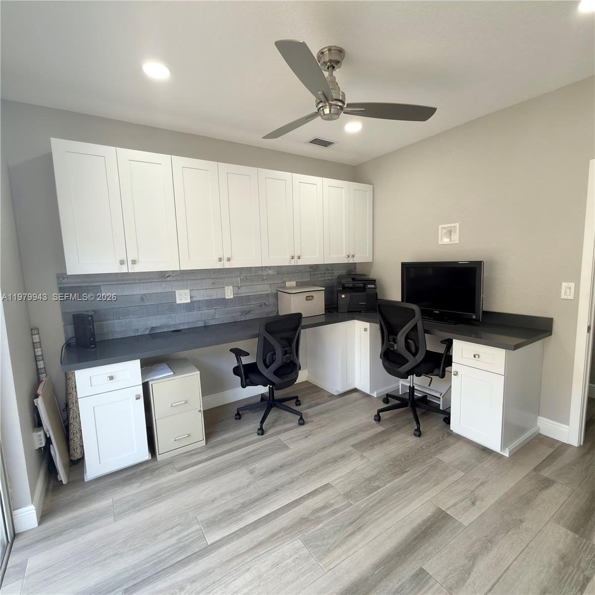 FLORIDA TROPICAL ESTATES - Residential