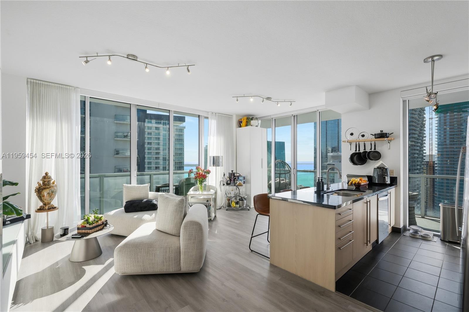 1111 SW 1st Ave UPH4019-