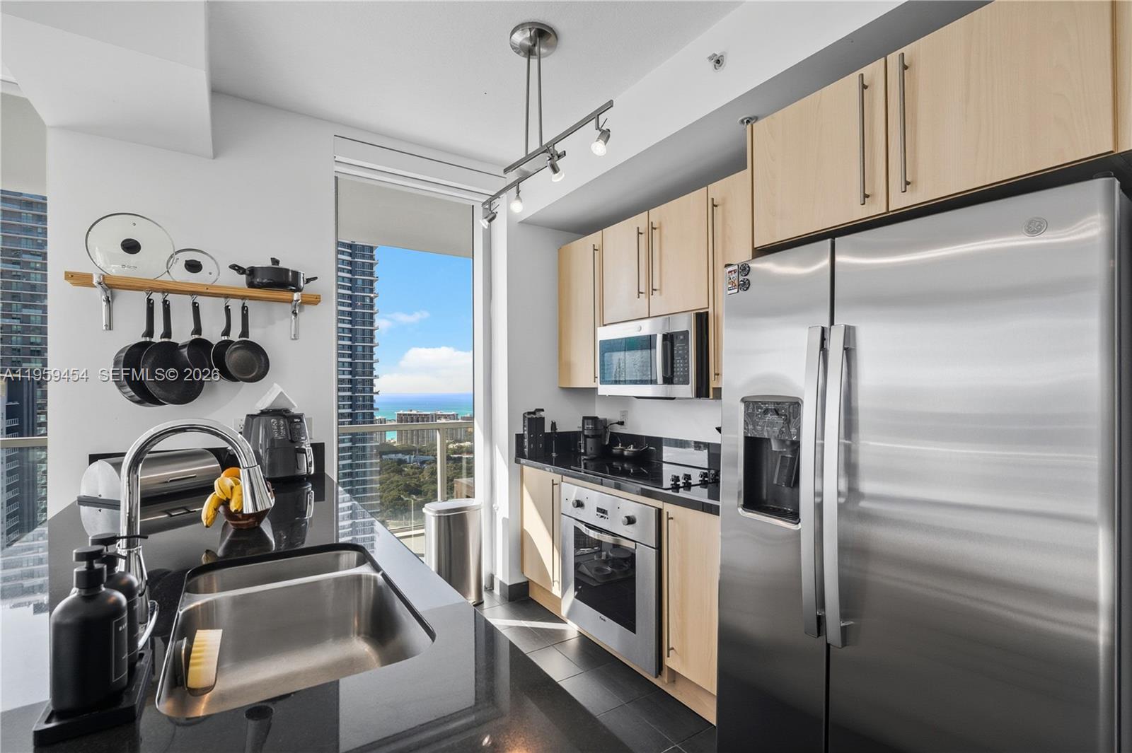 THE AXIS ON BRICKELL II C - Residential Lease