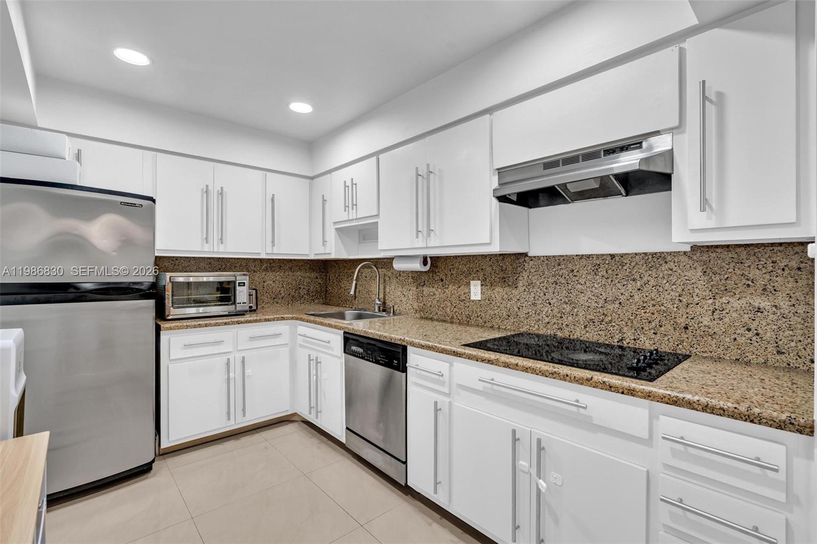 BAY HARBOUR ISLAND - Residential