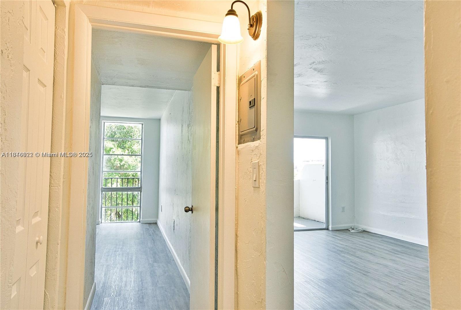 DADELAND GROVE CONDO - Residential