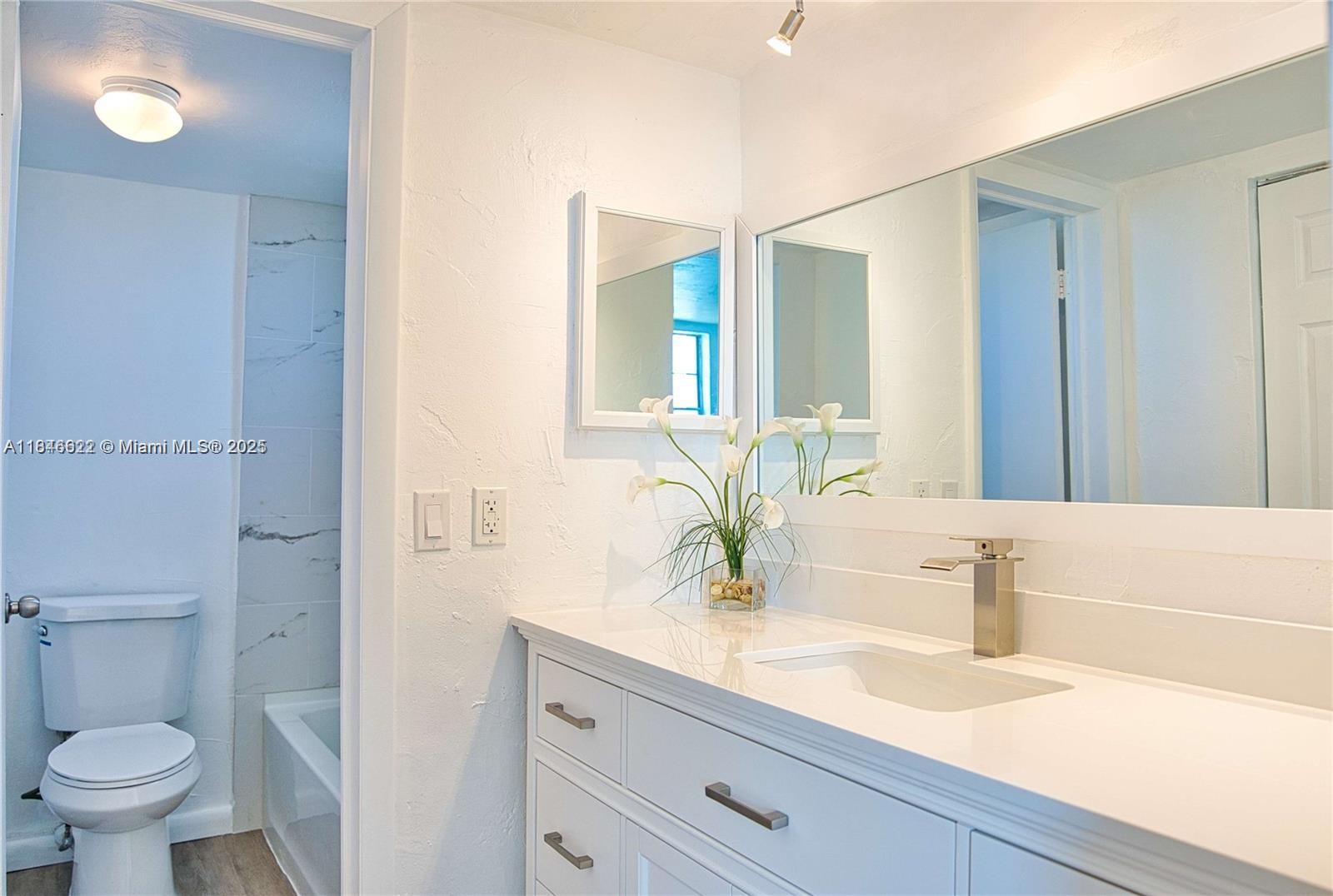 DADELAND GROVE CONDO - Residential