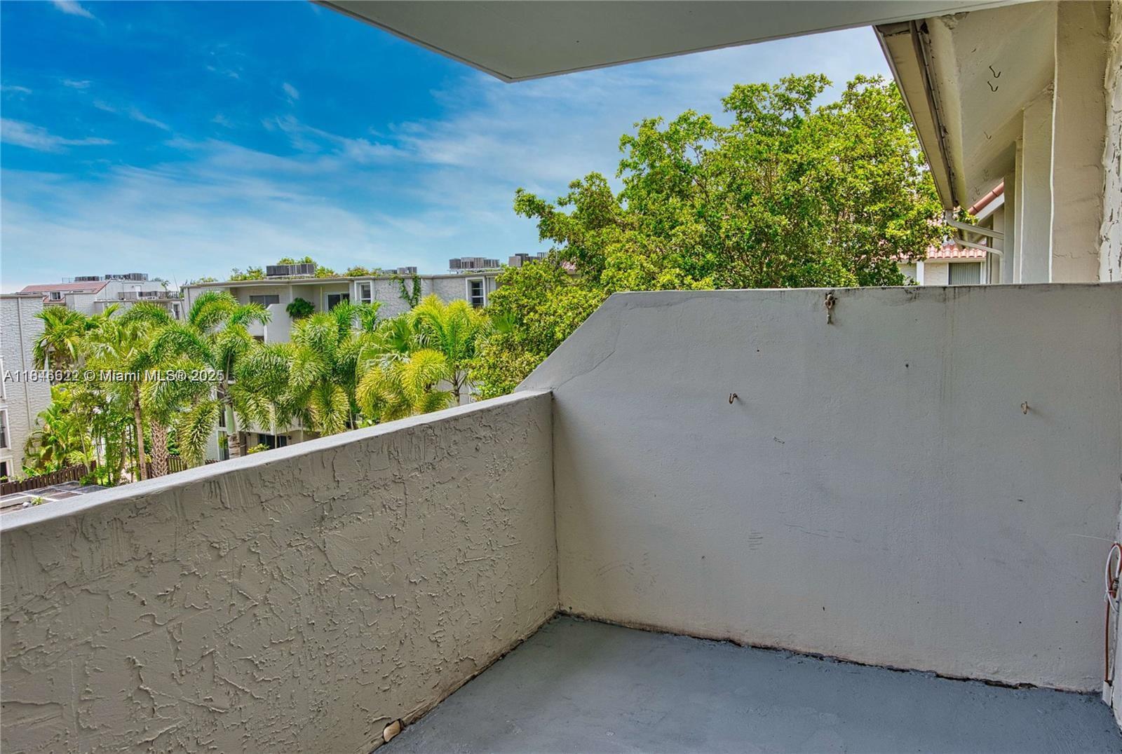 DADELAND GROVE CONDO - Residential
