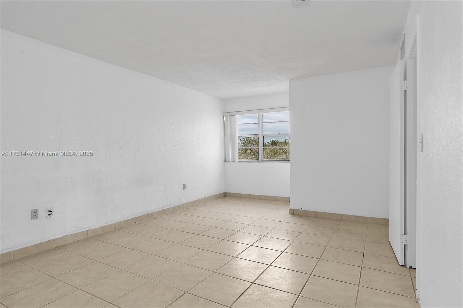 DADELAND GROVE CONDO - Residential