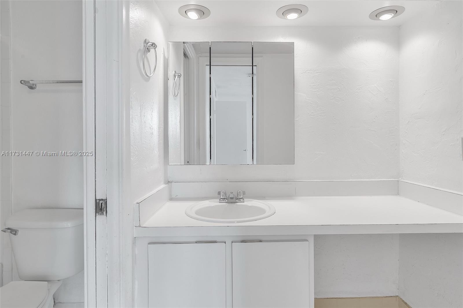 DADELAND GROVE CONDO - Residential