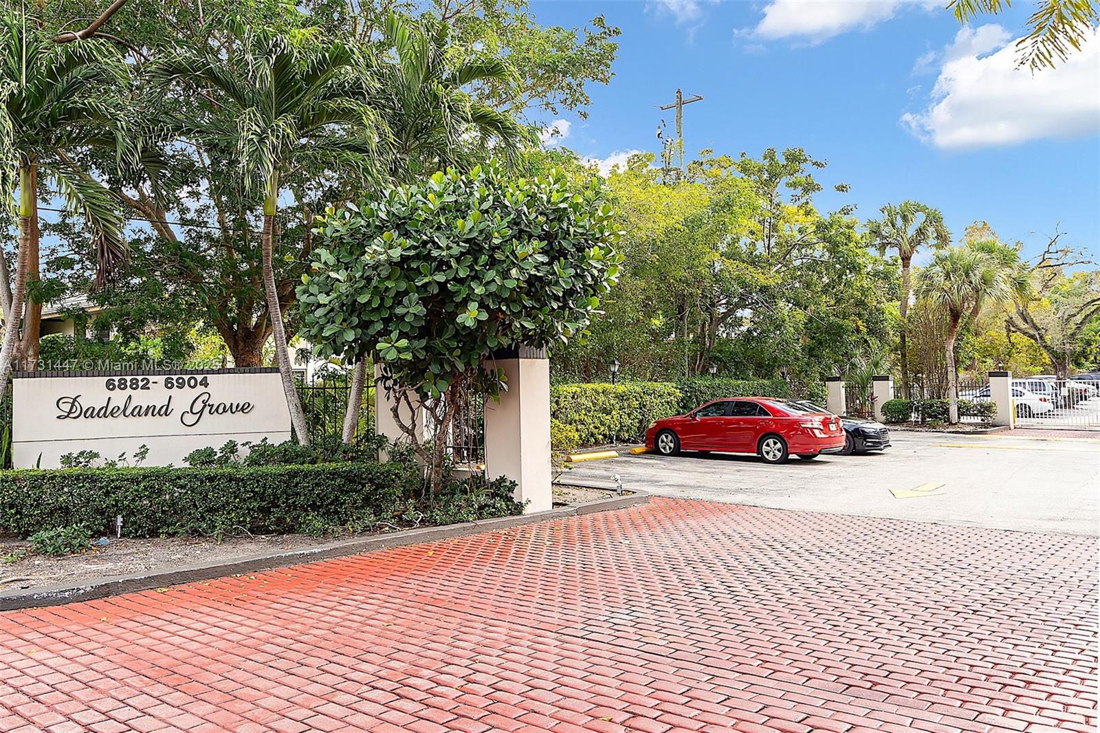 DADELAND GROVE CONDO - Residential