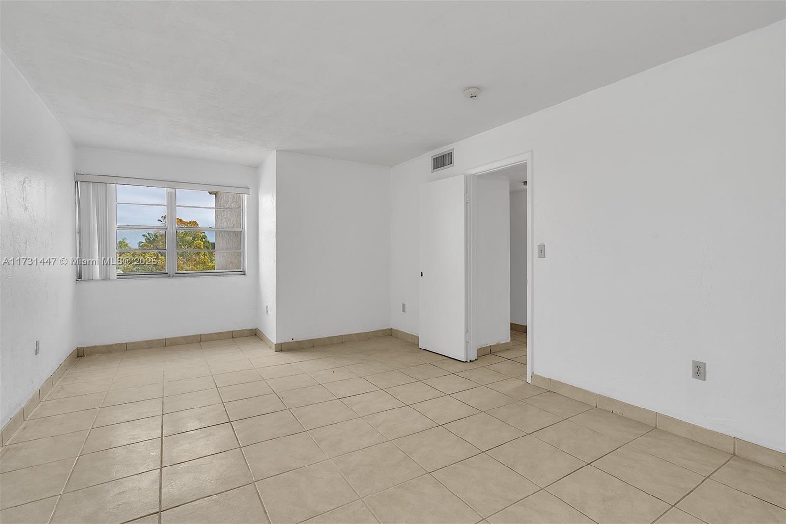 DADELAND GROVE CONDO - Residential