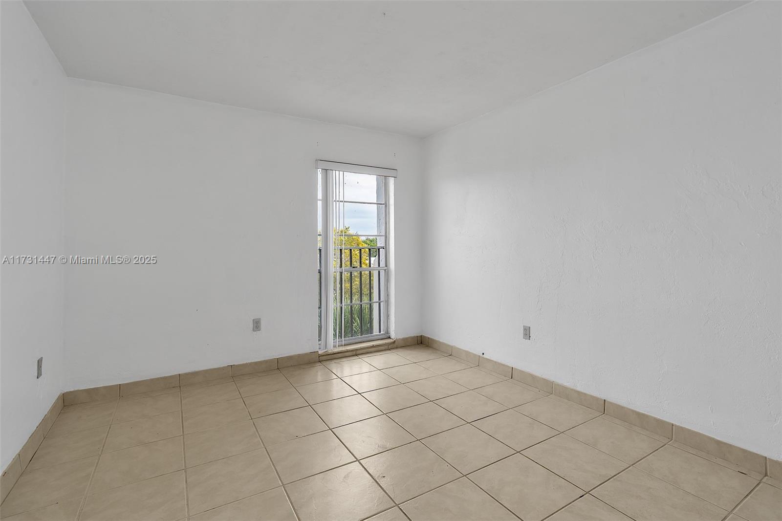 DADELAND GROVE CONDO - Residential