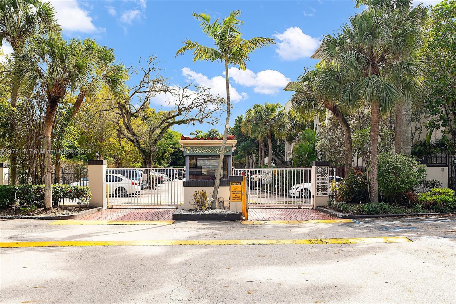 DADELAND GROVE CONDO - Residential