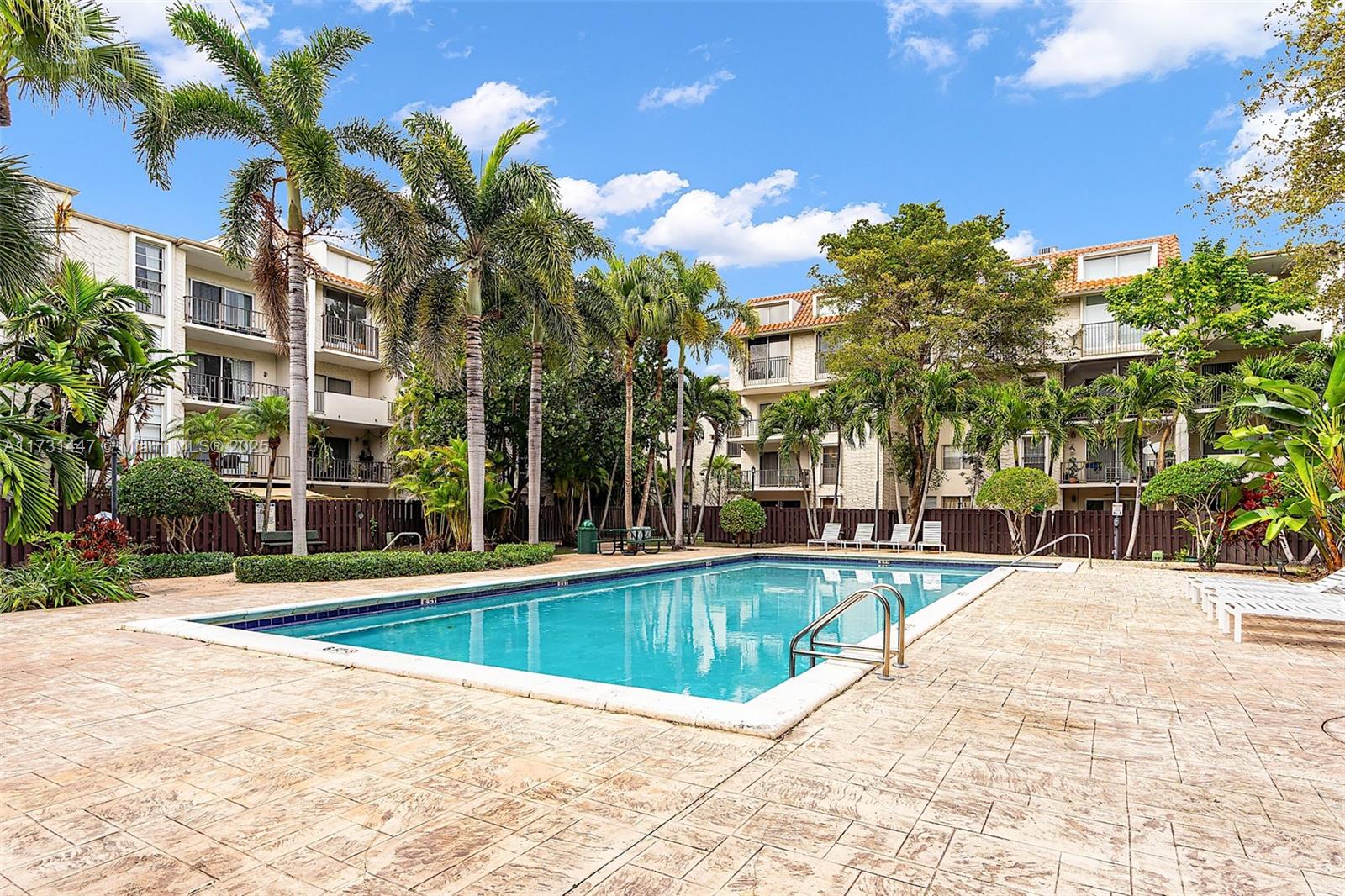 DADELAND GROVE CONDO - Residential