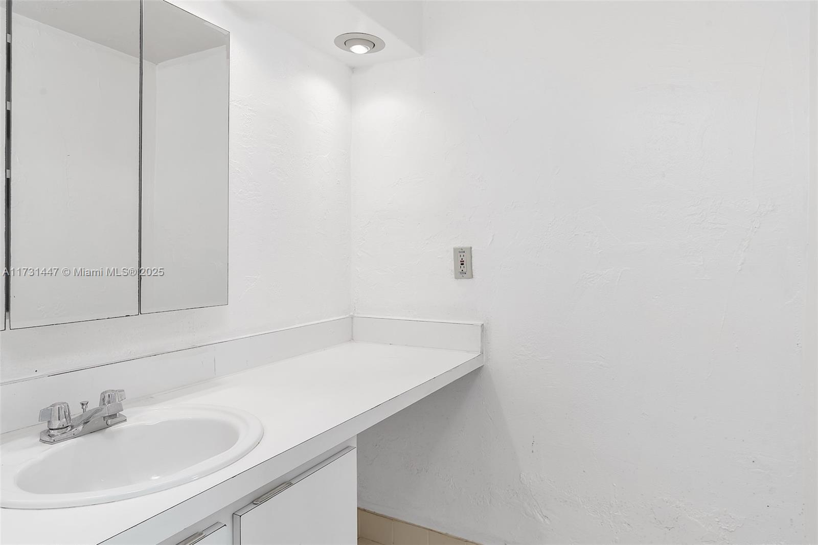 DADELAND GROVE CONDO - Residential