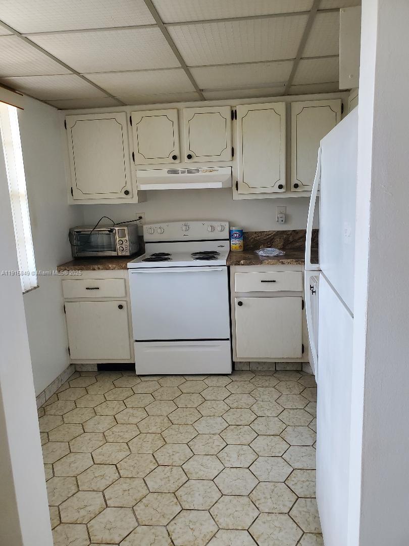 CYPRESS CHASE CONDO NO 4 - Residential