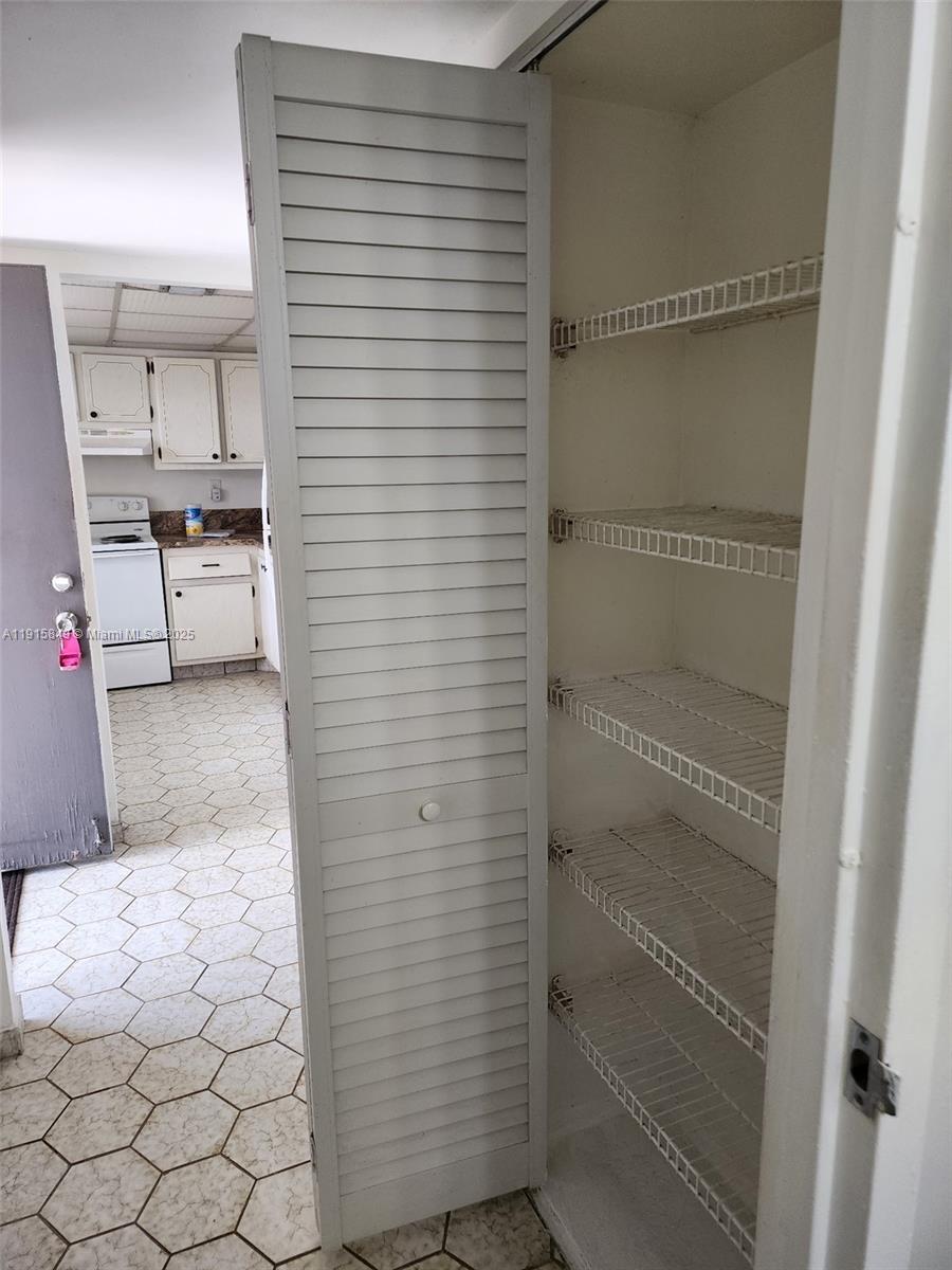 CYPRESS CHASE CONDO NO 4 - Residential