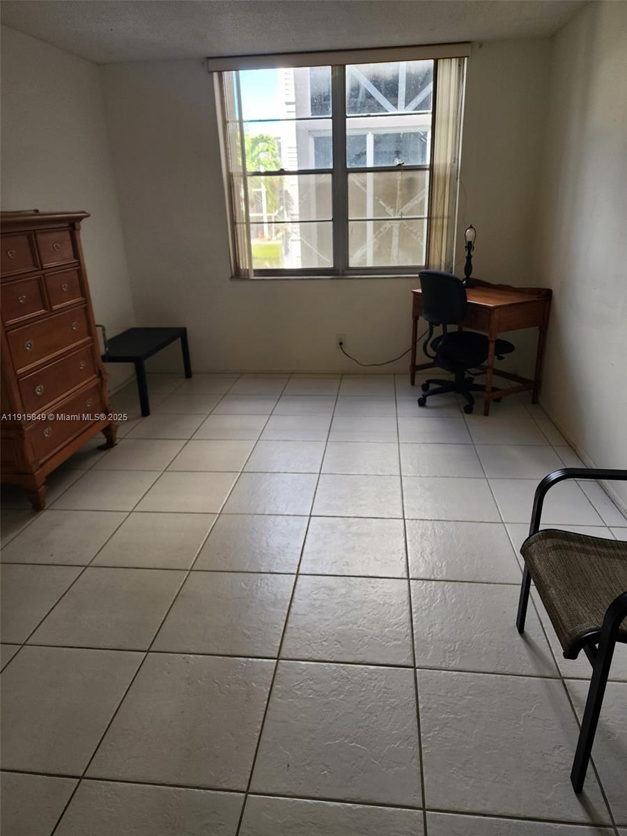 CYPRESS CHASE CONDO NO 4 - Residential