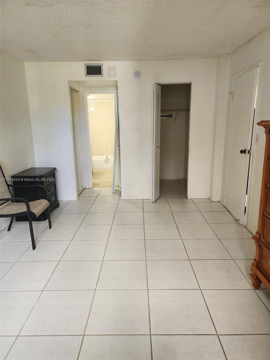 CYPRESS CHASE CONDO NO 4 - Residential