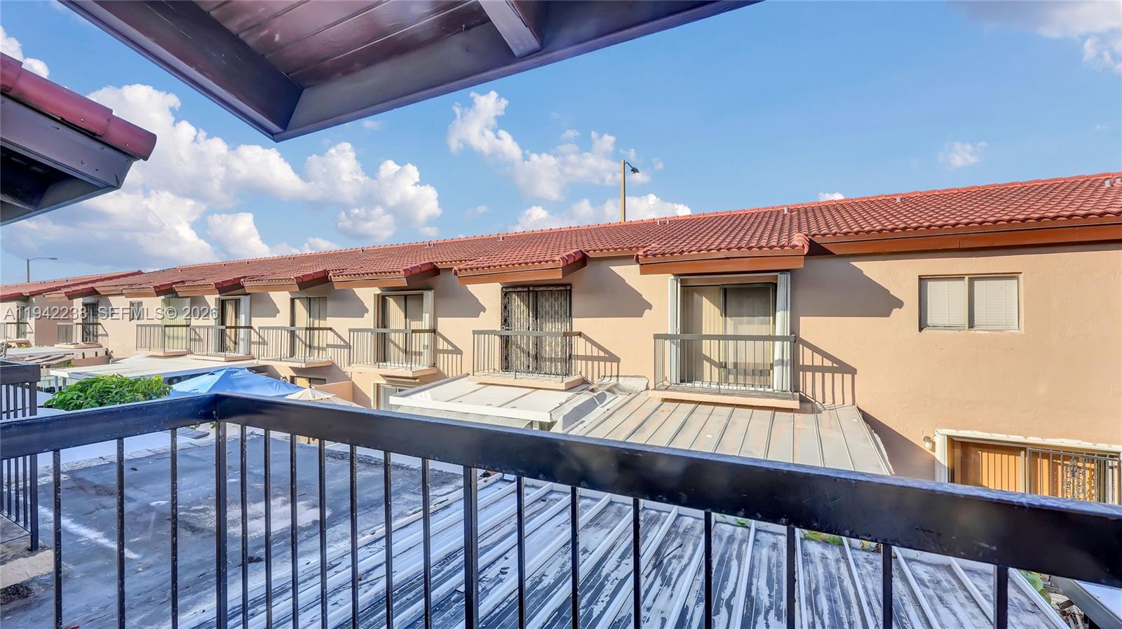 VILLAS UNIVERSITY SQUARE - Residential Lease