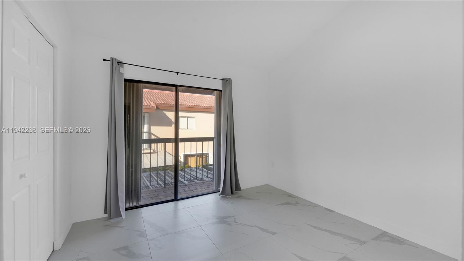 VILLAS UNIVERSITY SQUARE - Residential Lease