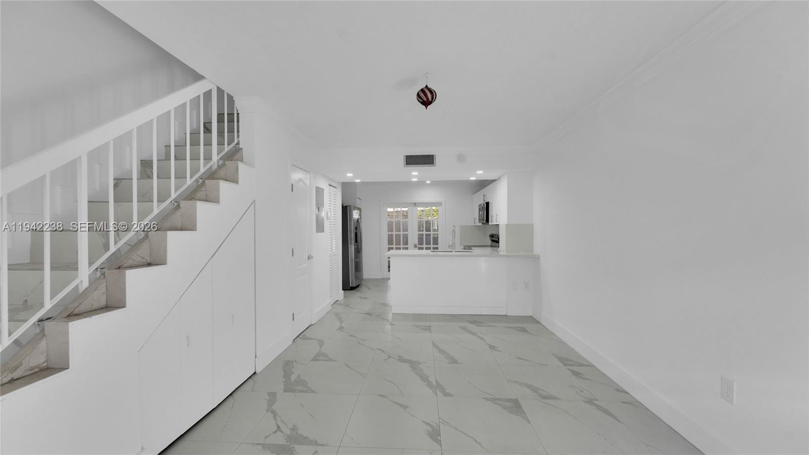 VILLAS UNIVERSITY SQUARE - Residential Lease