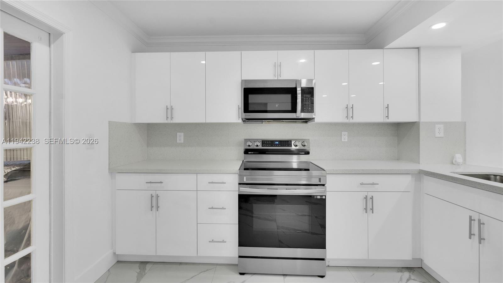 VILLAS UNIVERSITY SQUARE - Residential Lease