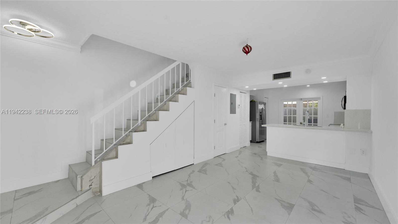 VILLAS UNIVERSITY SQUARE - Residential Lease