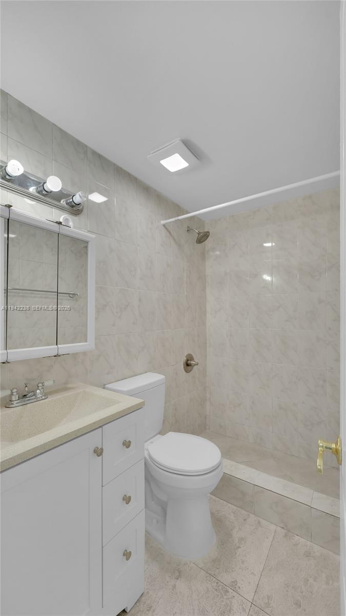 VILLAS UNIVERSITY SQUARE - Residential Lease