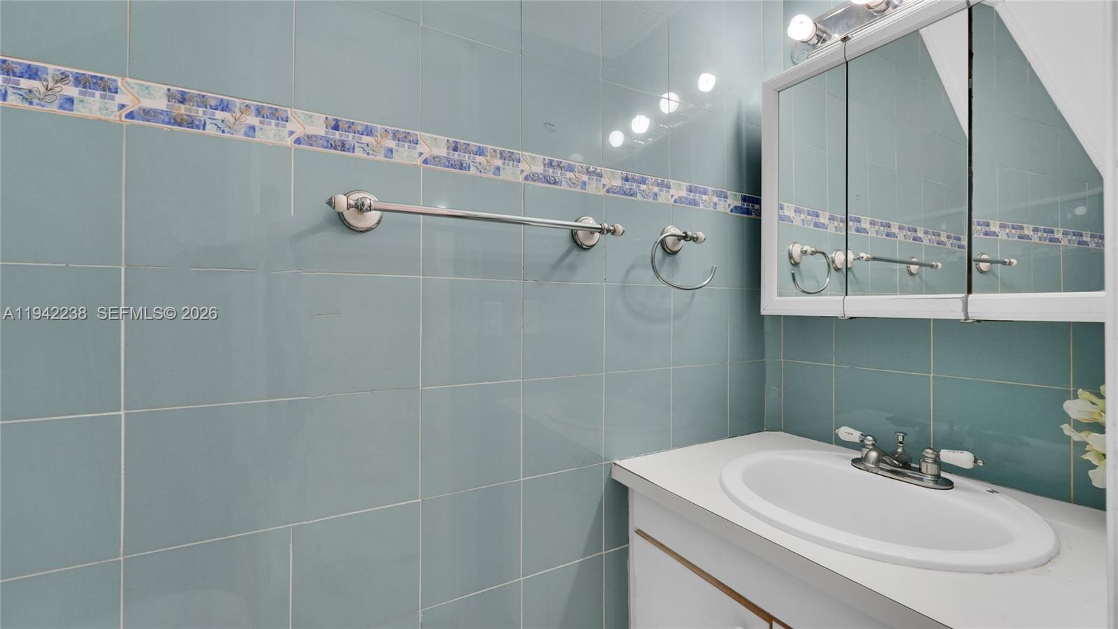 VILLAS UNIVERSITY SQUARE - Residential Lease