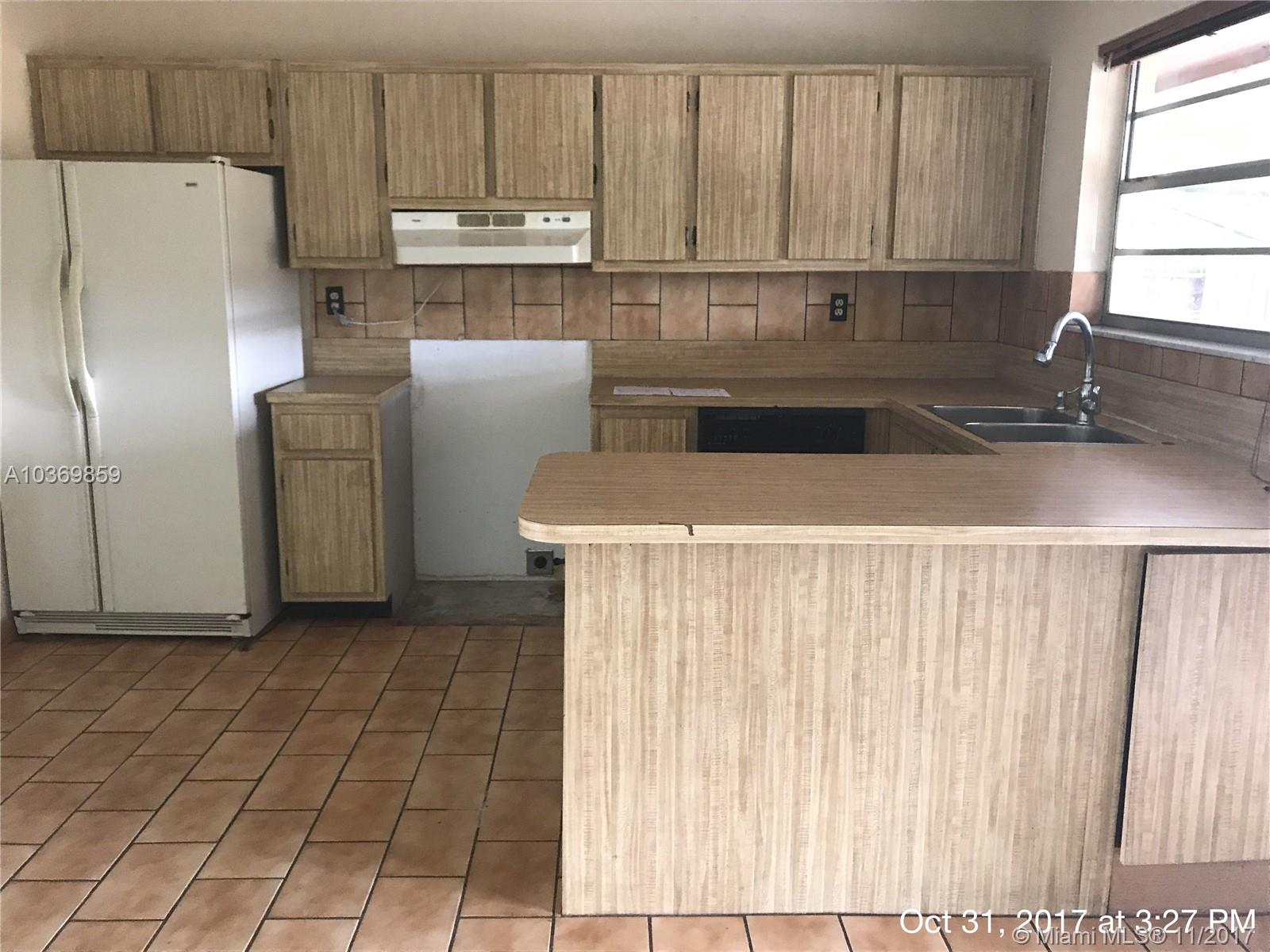 KENDALE LAKES WEST TOWNHO - Residential