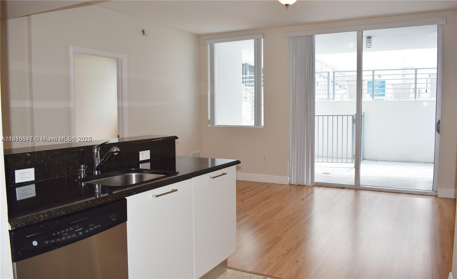 3339 Virginia St 207