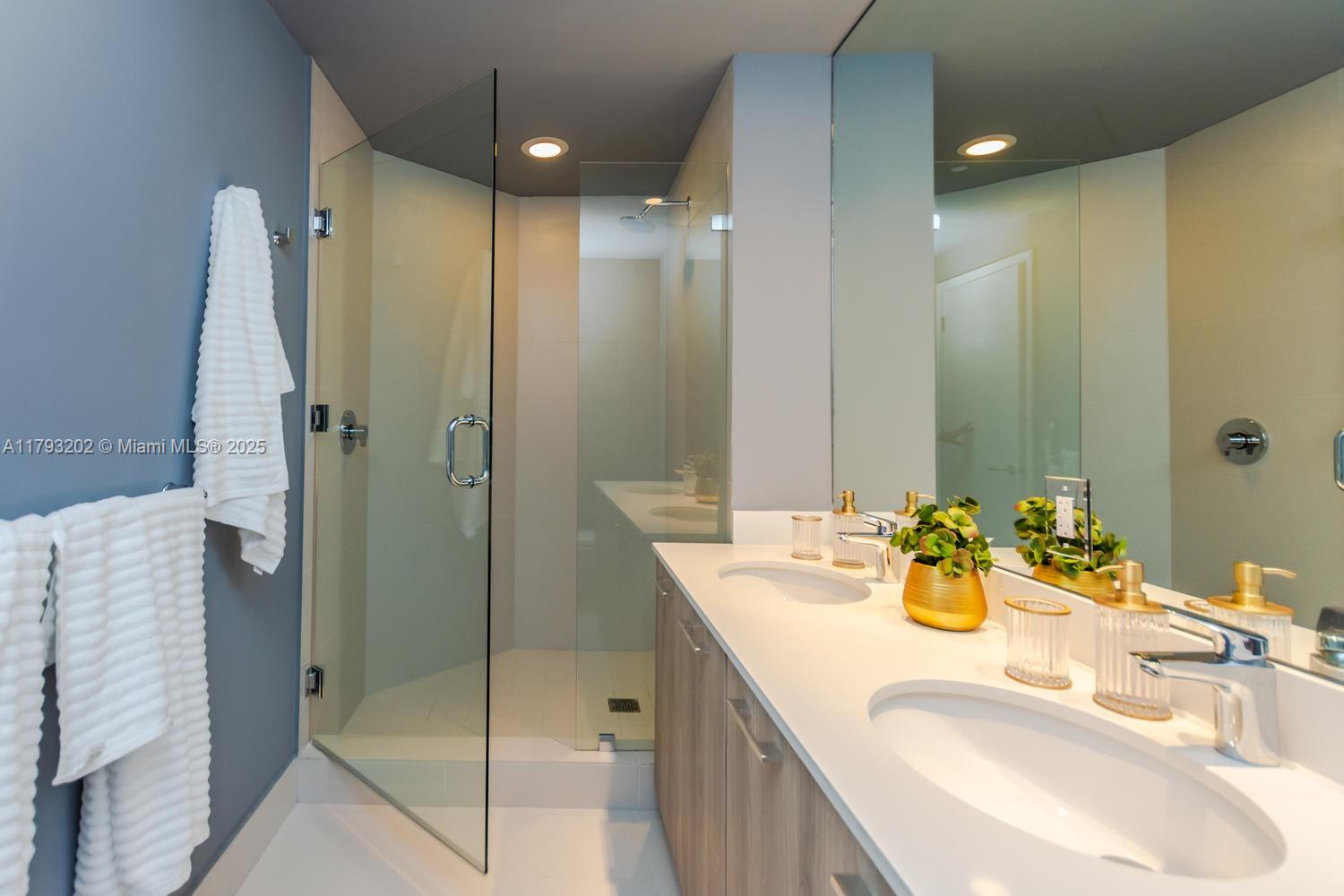 PARAISO BAYVIEWS CONDO - Residential