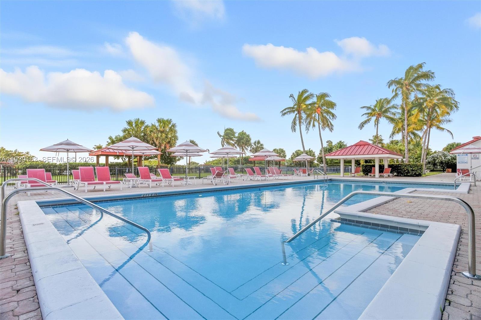 CLUB ATLANTIS CONDO - Residential