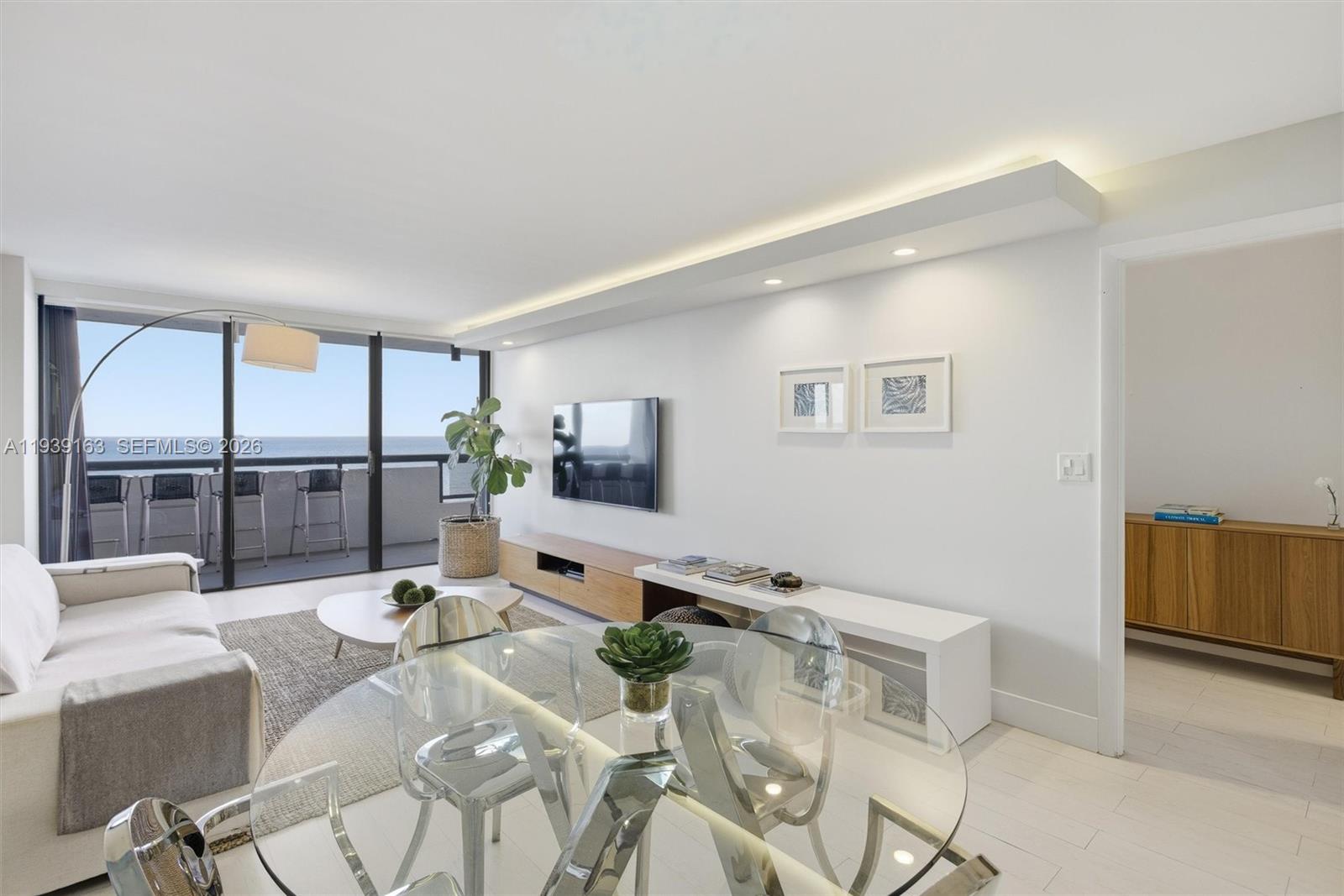 2555 Collins Ave 2105