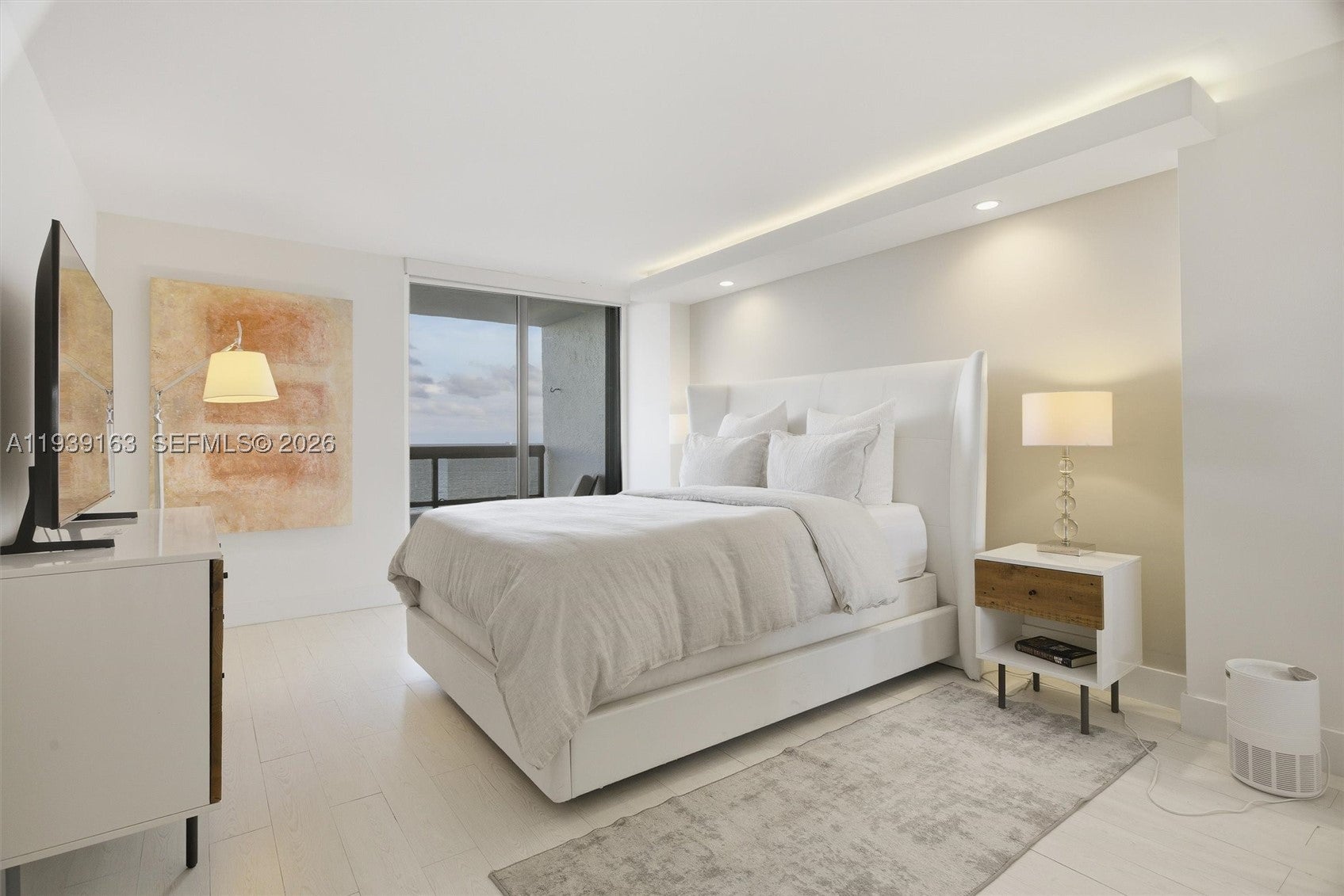 2555 Collins Ave 2105