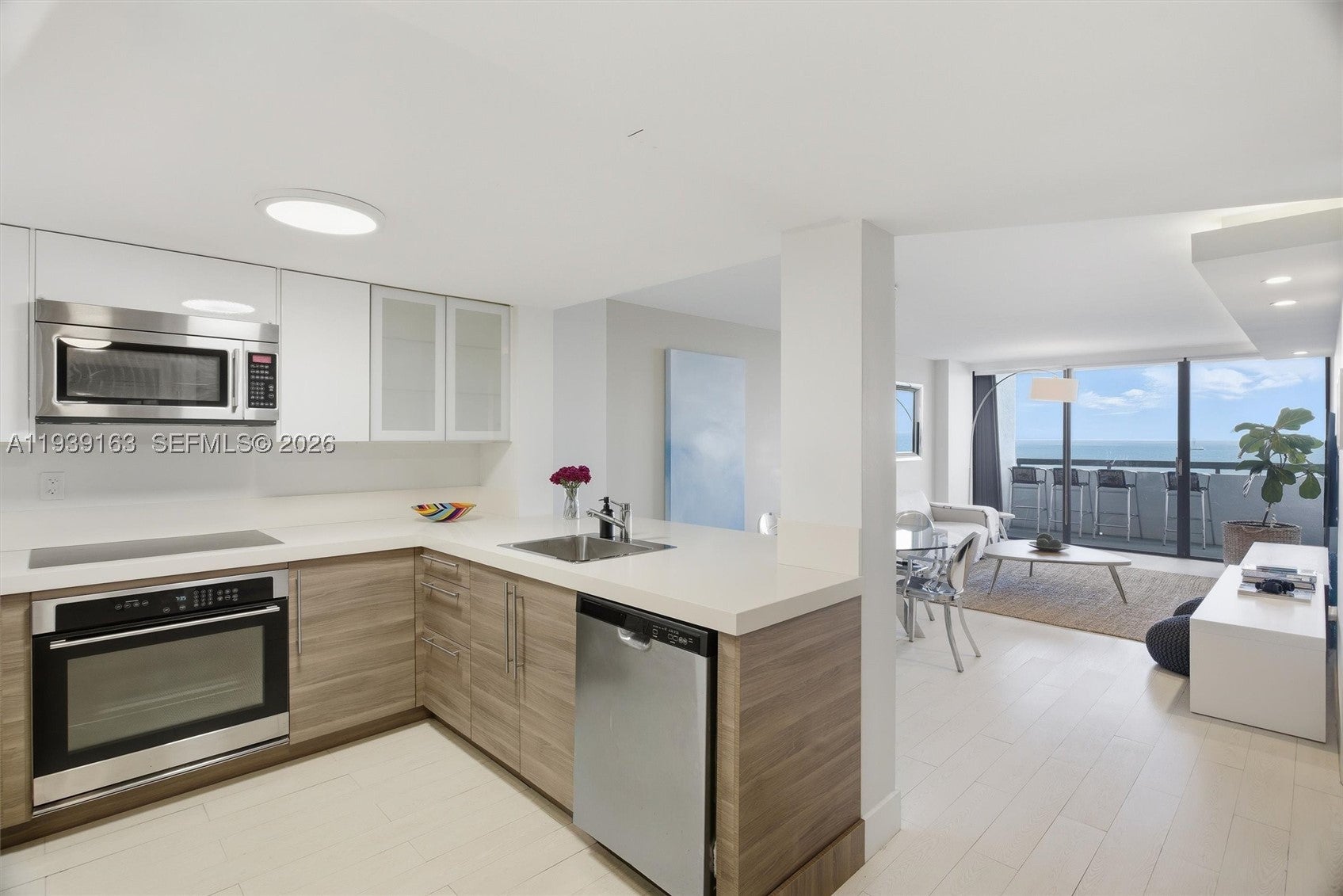 2555 Collins Ave 2105