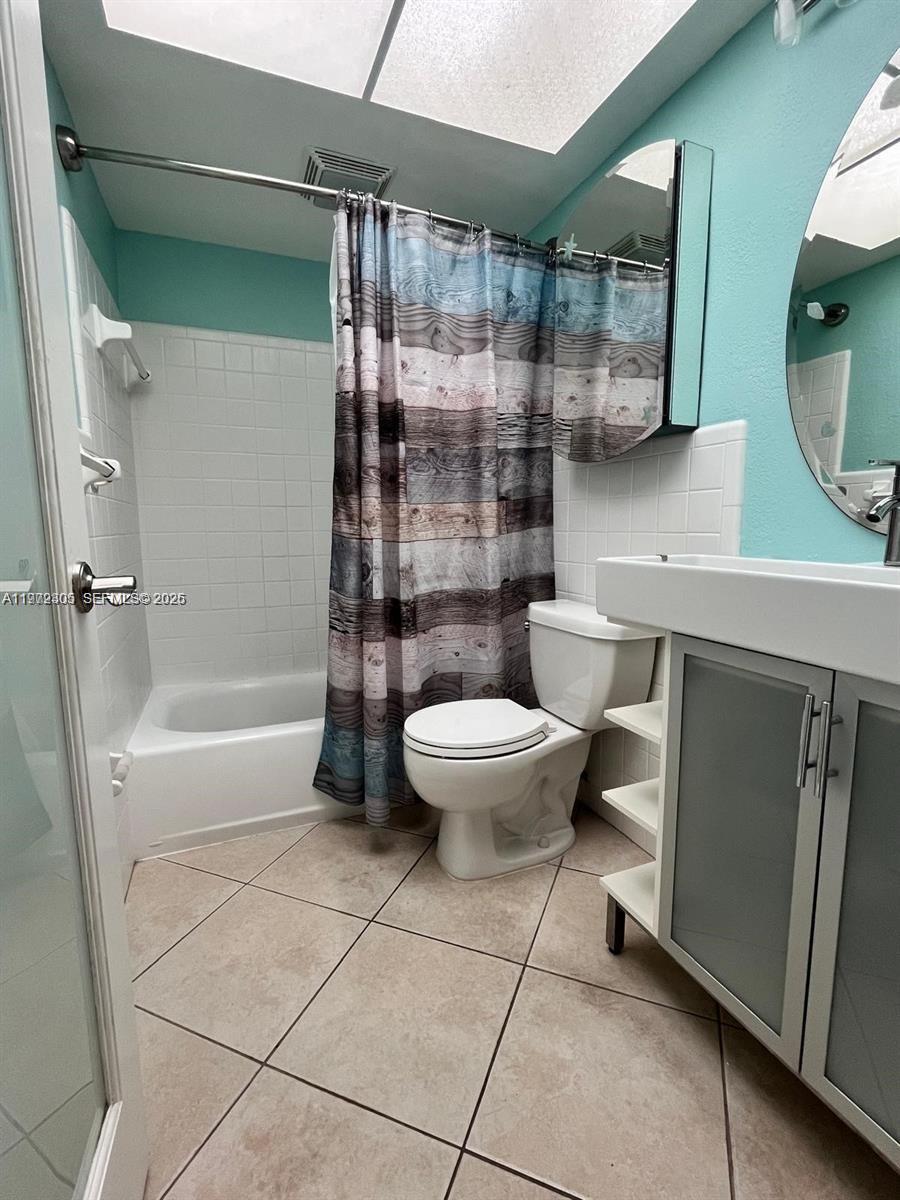 WILTON SHORES EAST CONDO - Residential